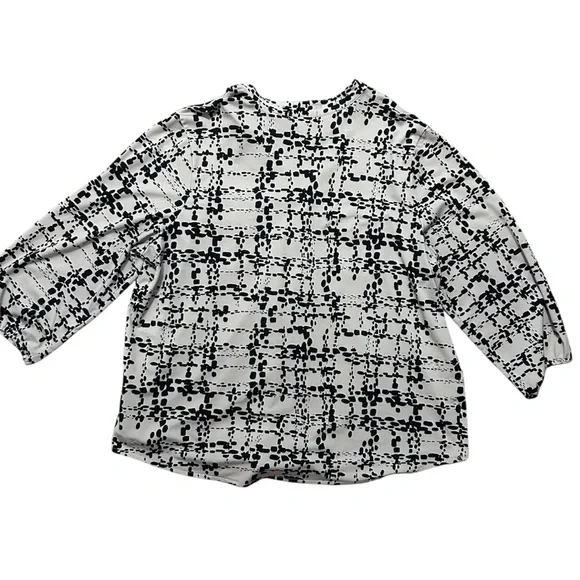 Dressbarn Black and White Abstract Blouse - Picture 2 of 5